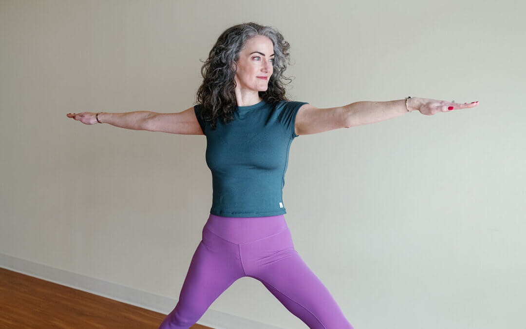 The No-Mat Yoga Flow That Works Anywhere (Hotel Room to Office Break)