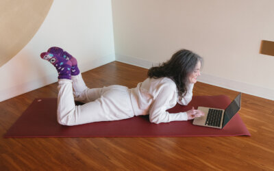How to Teach Yoga Online (Without Losing Your Students’ Attention)